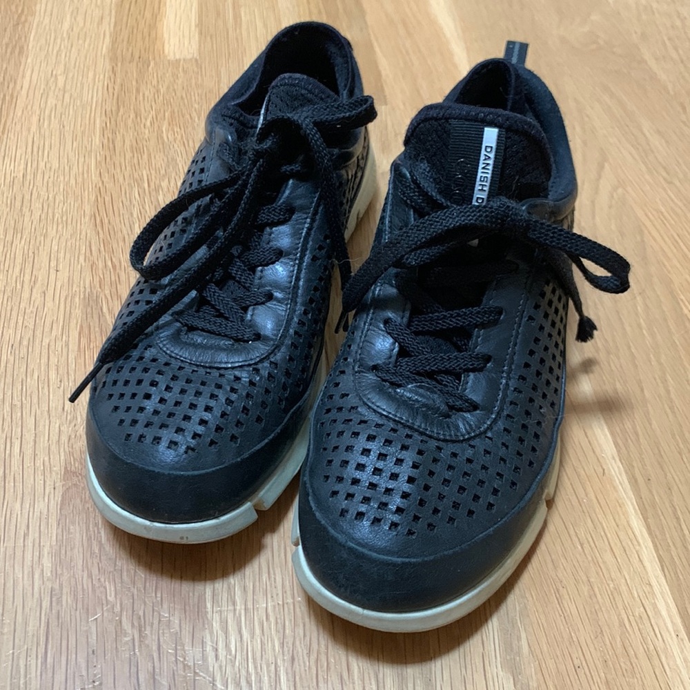 Black Leather lace-up Ecco shoes, size 38